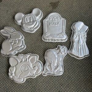 Wilton Cake Pans (Vintage and Newer)